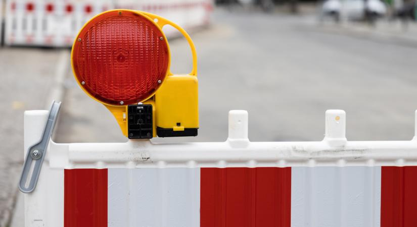 Autósok, figyelem: jelentős forgalomkorlátozás kezdődik a forgalmas csomópontnál