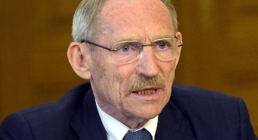 Az lesz terrorista, akire Pintér Sándor rámutat