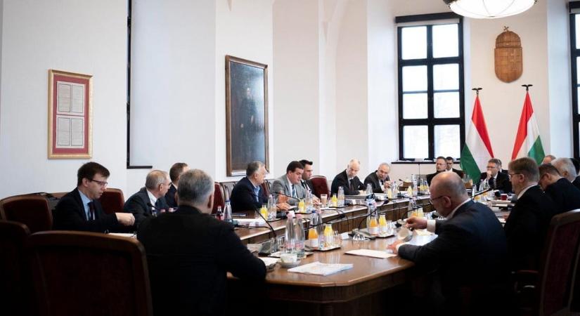 A kormány tömegesen támogat kis helyi beruházásokat