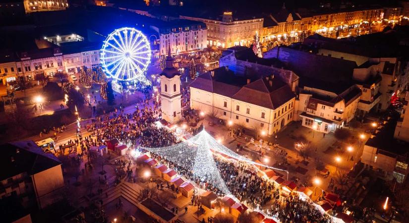 Fények, ízek, zene - Marosvásárhelyen készülnek a karácsonyi vásárra