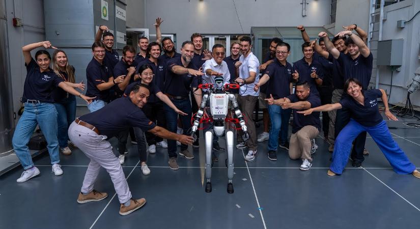 A Caltech bemutatta legújabb humanoid robotját, amelynek alakváltó drón van a hátán