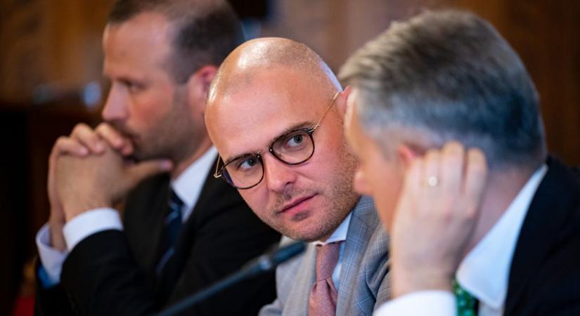 Lázár János helyettese szerint az önkormányzatok kérték, hogy inkább autópályára költsék a pénzt a vasút helyett