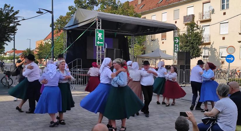 Időskorúak tánc-találkozója