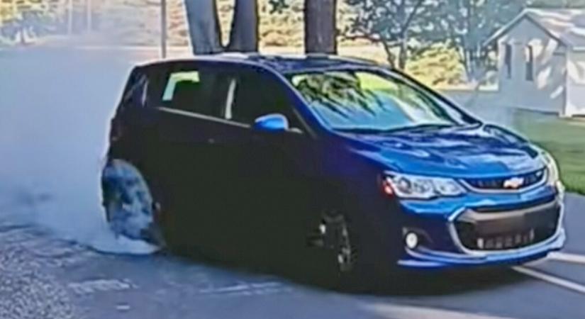 Boltba járós apróságból épített üvöltő szörnyeteget egy eszement amerikai