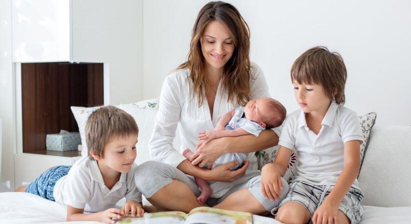 Háromgyermekes anyák: még most is megéri nyilatkozni az idei kedvezményről