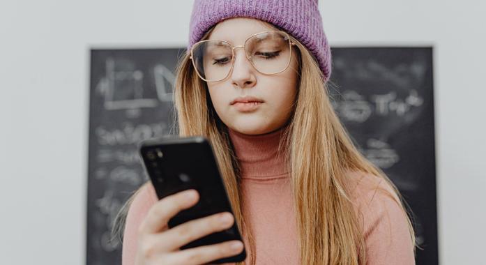 Nem ciki, hanem menő: így válassz szemüveget kamaszként!