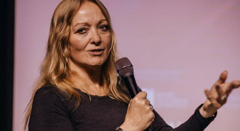 “A modern technikai viszonyok között nagyon nehéz jó krimit írni” - Interjú Cara Hunter krimiíróval