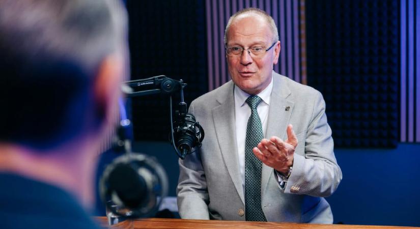 Navracsics azt állítja, komolyan veszi a tiszás jelölteket, januártól pedig tárgyalna Budapesttel a szolidaritási adóról