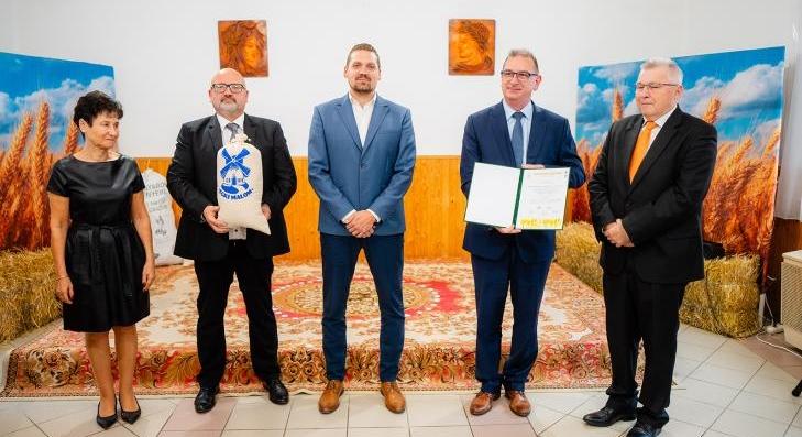 Lisztadományozó ünnepség Kálban 