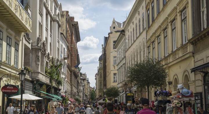 Ezekben a városokban tilthatják be a magyarok körében is népszerű közlekedési eszközt