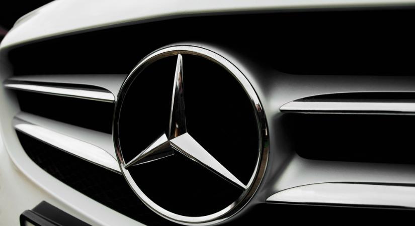 Sokkoló irányváltás következhet a Mercedesnél