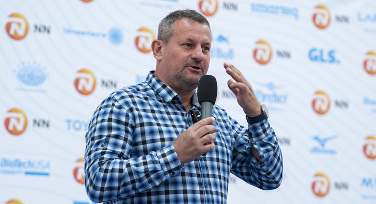 Korábban rabosították, most az „őszi vizsgaidőszak” miatt félreáll a Tisza programfelelőse