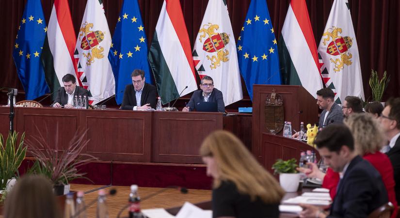 Demagóg, de eldöcög: így telt Budapest új irányítóinak első éve