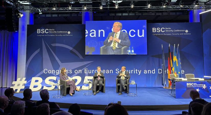 A német védelmi miniszter arról beszélt, hogy háborúra készül Németország