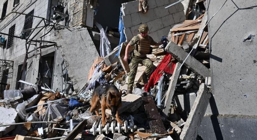 Megnyílt az ég Ukrajna fölött: kíméletlen pusztítást vitt véghez az oroszok rettegett, három tonnás bombája (VIDEÓ)