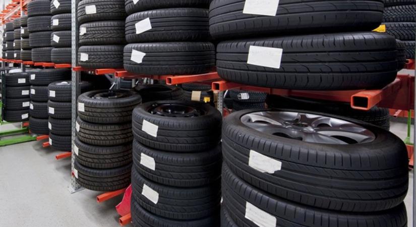 Hol tároljuk a gumiabroncsokat? A szakértő elárulja, hol mennek tönkre télen, és hol bírják sokáig