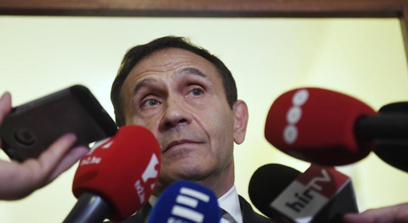 Gyárfás felülvizsgálati kérelme elutasítását kérték