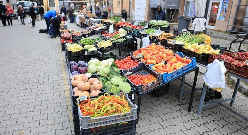 Fillérekért vehet a szekszárdi piacon ebből a vitaminbombából (képgaléria)