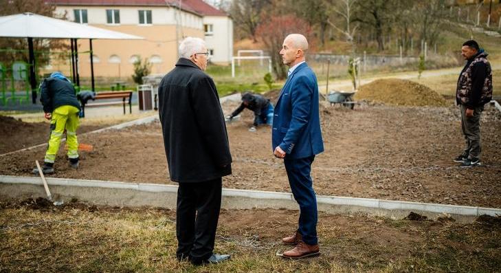 Útfejlesztés és sporteszköz-telepítés Petőfibányán 