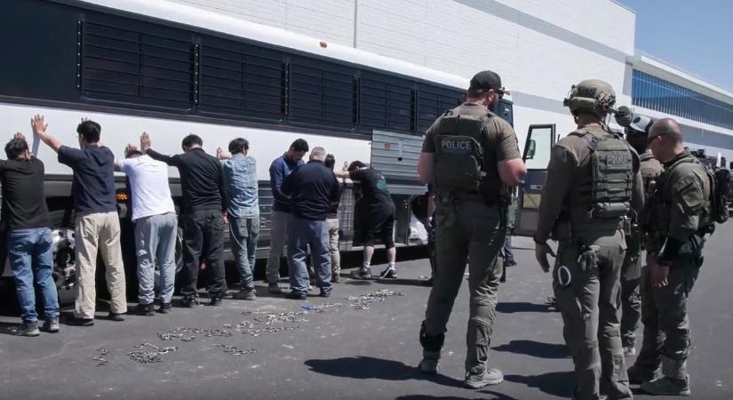 Bocsánatot kért az USA, amiért a Hyundai-LG gyárból fegyveres erővel vitték el az illegális bevándorlónak hitt dolgozókat