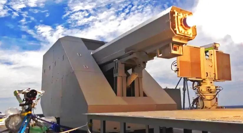 Először látható: ilyen, amikor egy railgun eltalál egy hajót