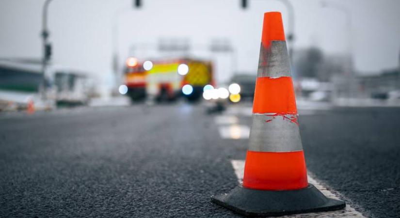 Két kamion és egy autó ütközött az M5-ösön – Sokan kerülni kényszerülnek