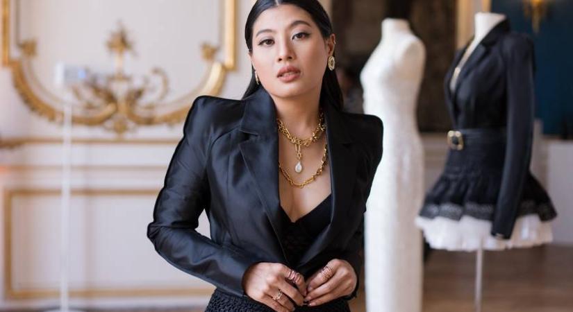 A 38 éves thai hercegnő merész szettekben hódít – Hasvillantós felsőket és rövidnadrágokat is bevállal