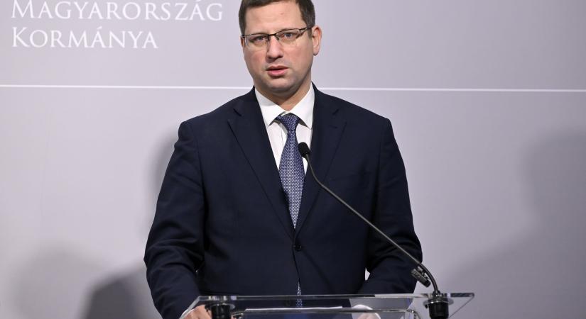 Gulyás Gergely kijelentette, hogy a kormány és az idősek egyetértenek a 14. havi nyugdíj szükségességéről