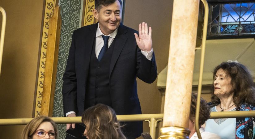 Ha már kapott egy 50 milliárdos ajándékot tőlünk, megnéztük, hogyan teljesített a tőzsdén Mészáros Lőrinc bankja