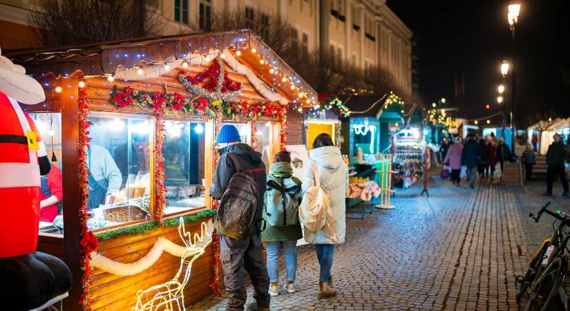 Ünnepibe öltözik Sepsiszentgyörgy: több dísz, fény, program és szilveszteri lézershow