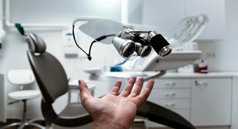 Gyermekhalál a fogászati klinikán: Vizsgálják, miként mérték fel a kislány állapotát a mélyaltatás előtt