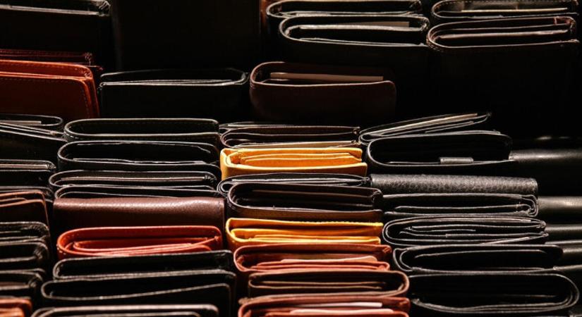 Egyre több magyar menekíti külföldre a pénzét