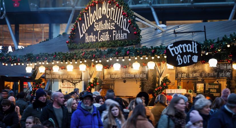 Durva árak a budapesti adventi vásárokon: ennyibe kerül a lángos, kürtőskalács és forralt bor