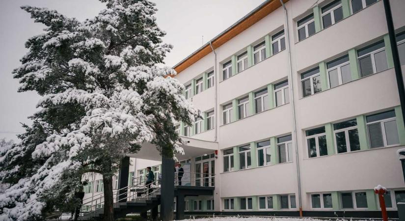 Átadták a Csíkszeredai Megyei Sürgősségi Kórház felújított rendelőintézetét