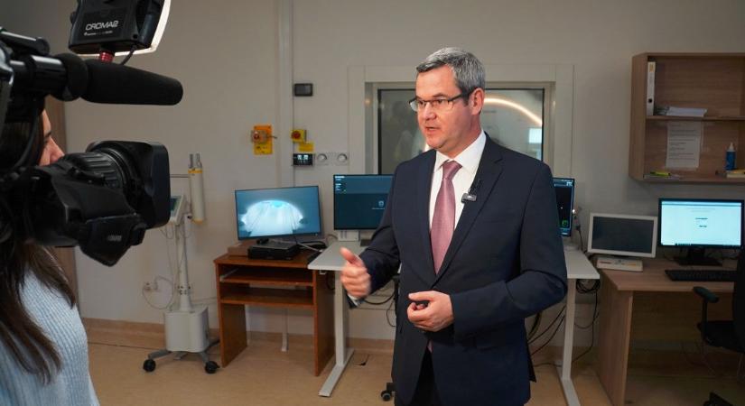 Új szupergép a debreceni egészségügy szolgálatában