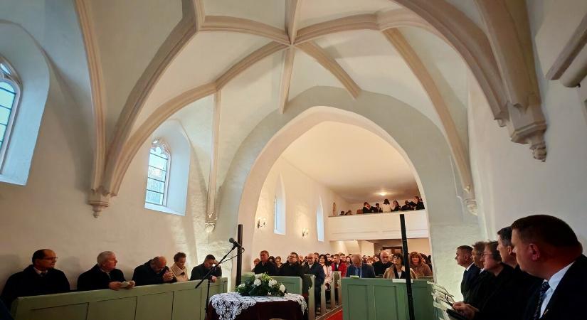 Átadták a felújított lakszakállasi templomot – közel 20 évig tartott a restaurálás