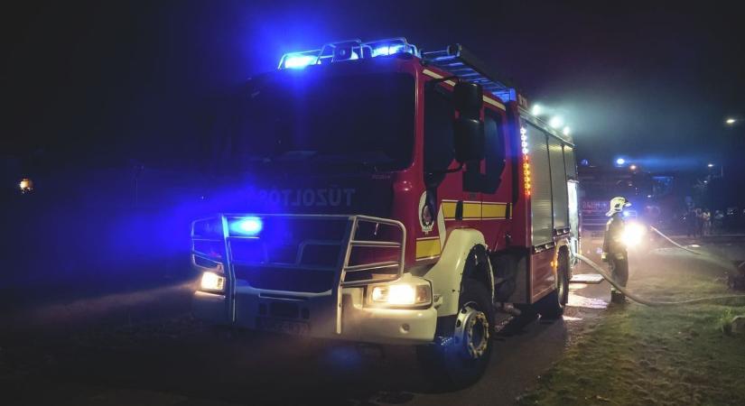 Akkora tűz volt Hevesben, hogy 3 településről oltották – veszélyes tárgyat találtak odabent