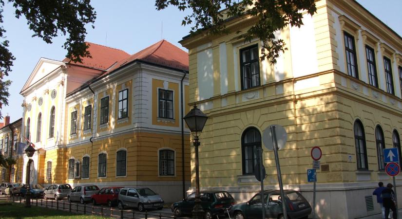 Felfüggesztett fogházra ítéltek három férfit, mert későn hívtak egy balesetet szenvedett kollégájukhoz, aki addigra már elhunyt