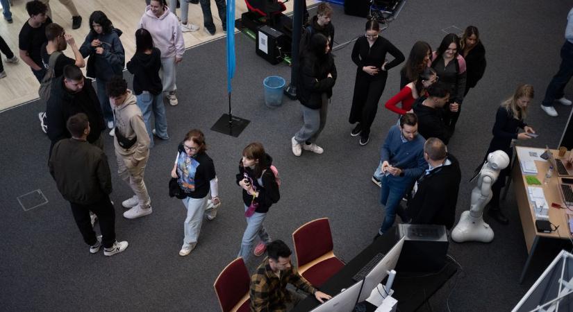 Humanoid robotok, extrém kihívások és szuperszámítógépek: soha nem volt még ilyen látványos a SzeBIT – galériával, videóval