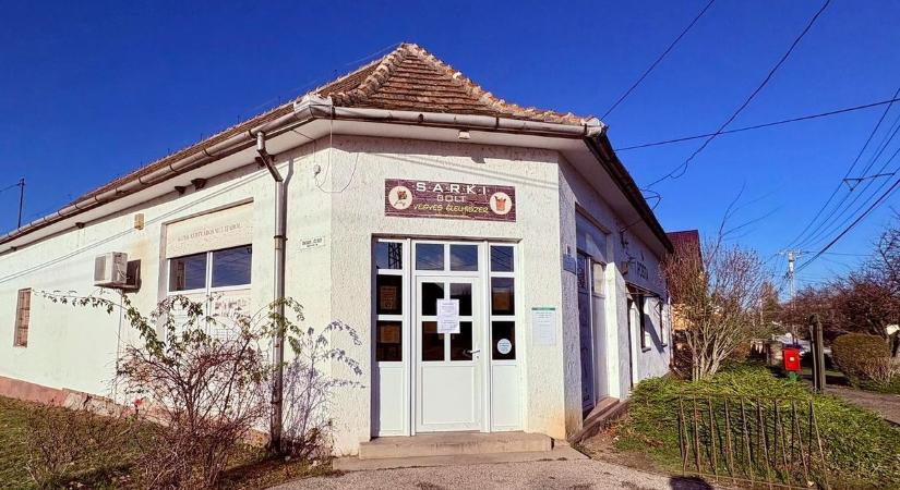 Boltbezárás Tata újabb részén, bolt nélkül maradnak a helyiek