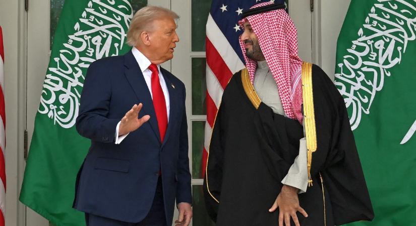 Fordulópont: Trump látványos gesztusokkal hozza vissza a szaúdi trónörököst Washingtonba