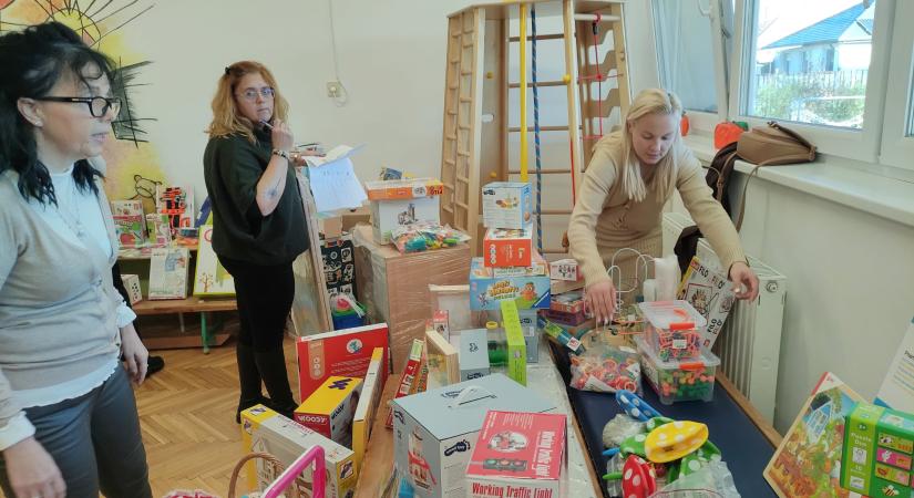 Rengeteg játékkal pakolta meg a város az óvodai Mikulások puttonyát