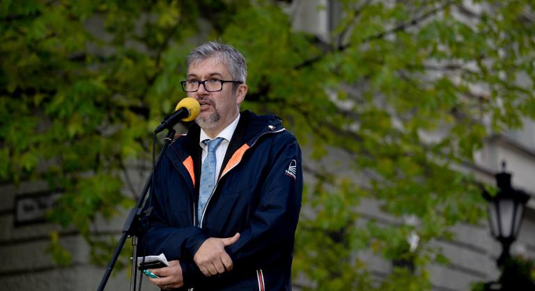 „Ne hazugságok árán akarja felküzdeni magát a Tisza Párt listájára” – üzent a minisztérium Hadházy Ákosnak