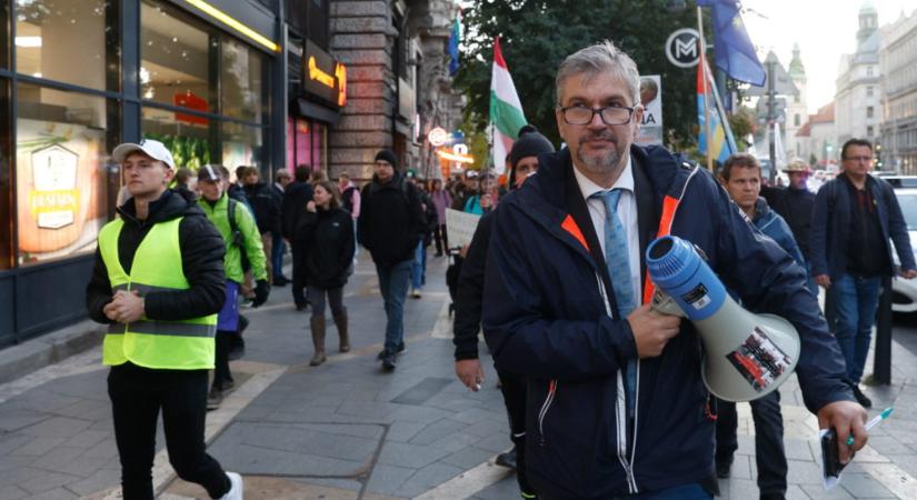 Hadházy Ákos ismét alaptalan álhíreket terjeszt és hergel