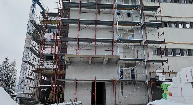 A tervezett ütemben halad a csíkszeredai kórház új sürgősségi betegellátójának építése