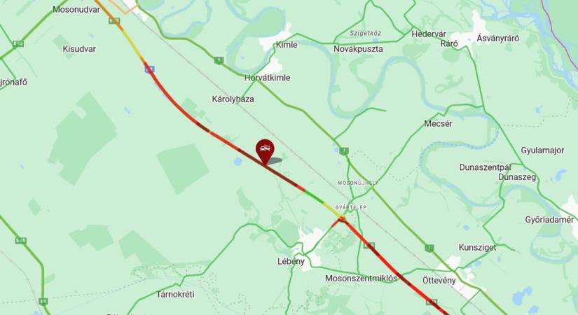 Három kamion ütközött az M1-esen Lébénynél, ahol korábban is dugó volt