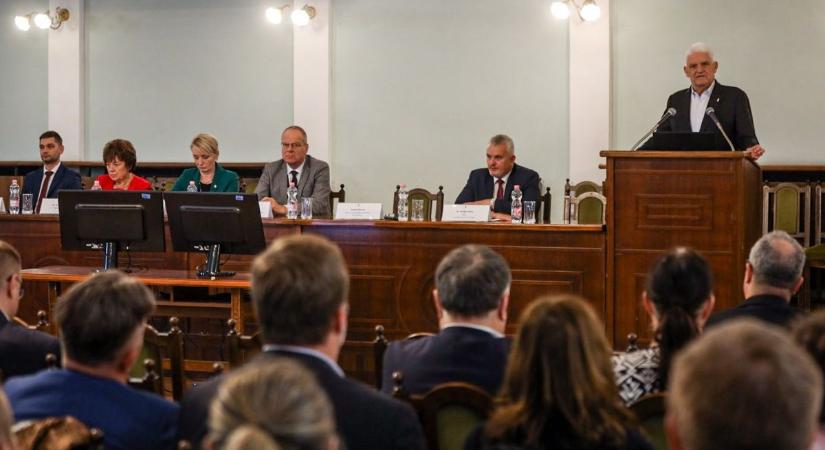 Nem csak a főváros lehet nyertes – fejlesztéspolitikai üzenetek Szolnokról a vármegyének