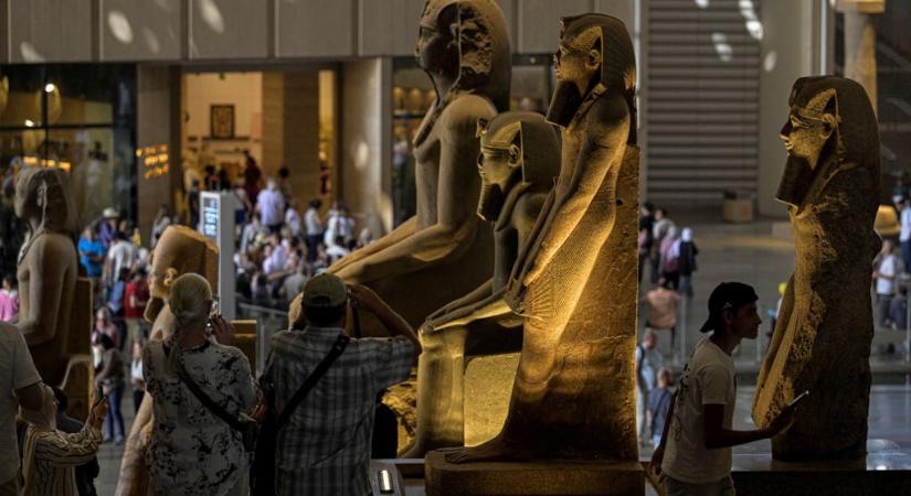Egyiptom visszavág: megnyitotta a világ legnagyobb civilizációs múzeumát és új frontot nyitott a műkincsháborúban