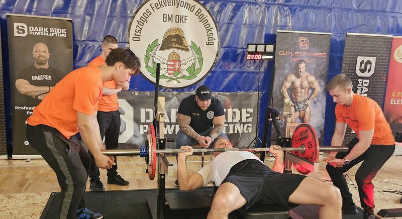 Fekvenyomtak a lánglovagok