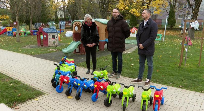 El sem hinné, micsoda járgányokkal száguldoznak ezek a csöppségek